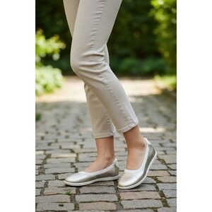 Hey Dude Womens 7 Savannah Flat Slip On Shoes Gold Metallic NWT